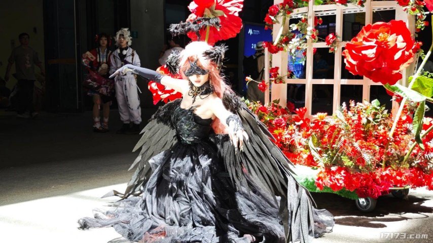  腾讯游戏BW韩援Coser爆红 三天吸粉百万