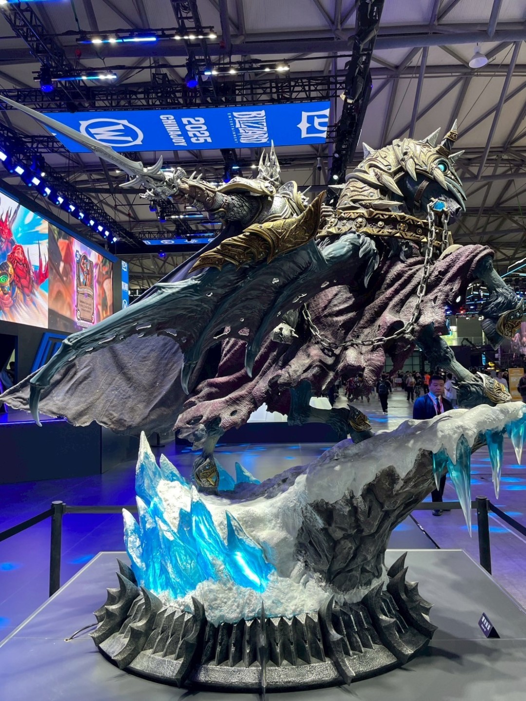 28.8万元送到家!暴雪在CJ现场展示2米高巫妖王雕像