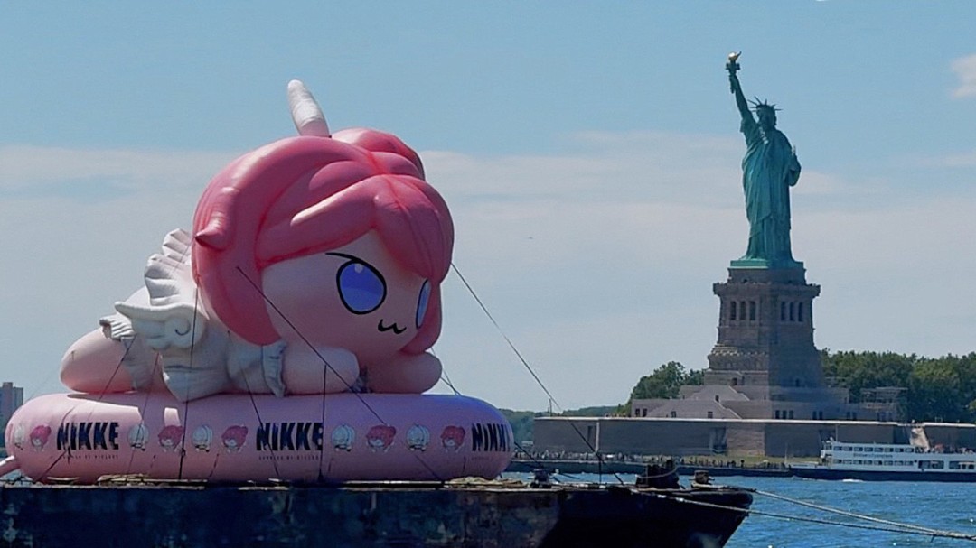  巨大Doro纽约亮相胜利女神夏日联动营销