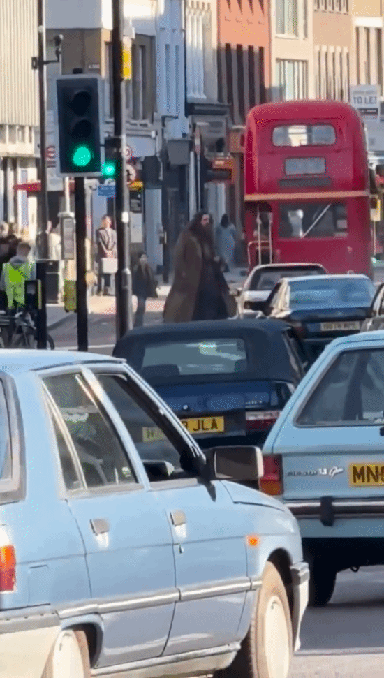  哈利波特剧集外景曝光哈利海格街头拍摄现场