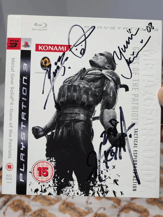  老外晒合金装备收藏惊现小岛秀夫亲笔签名画像