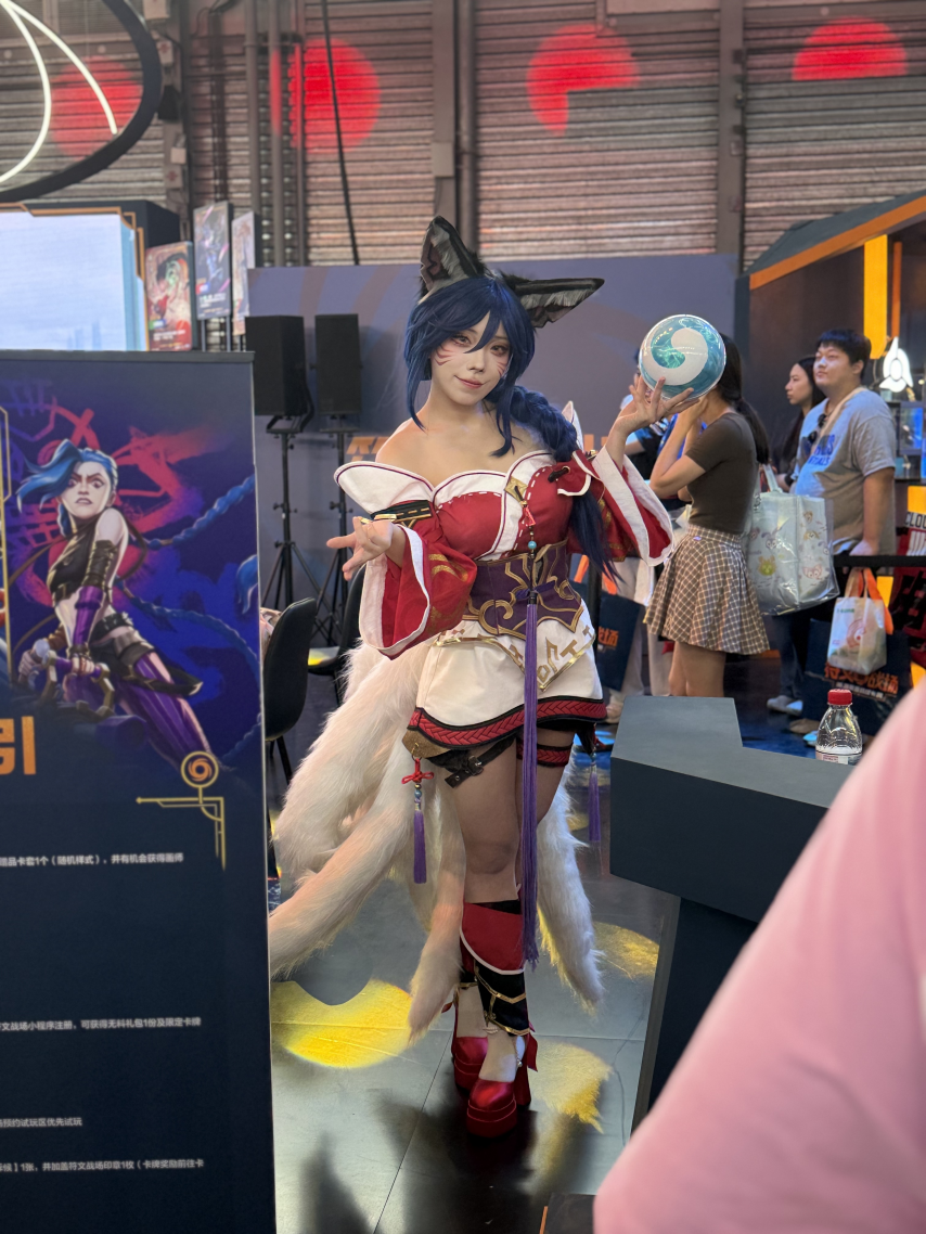  2025ChinaJoy全球首发LOL实体卡牌符文战场