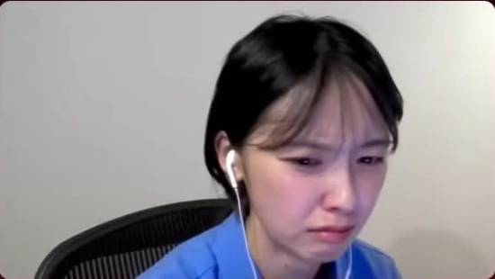  《寂静岭f》女主颜艺直播铁管武魂真身惊艳亮相