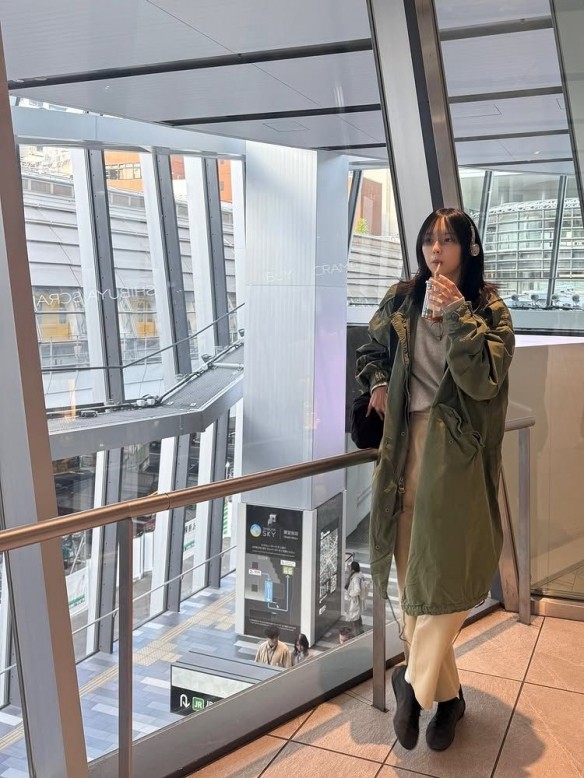 《寂静岭f》女主脸模晒近照 清新造型展现反差魅力