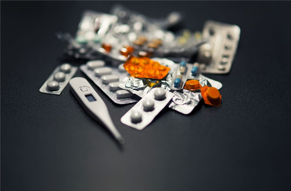  特朗普数学逻辑混乱遭批 扬言药价降1500%