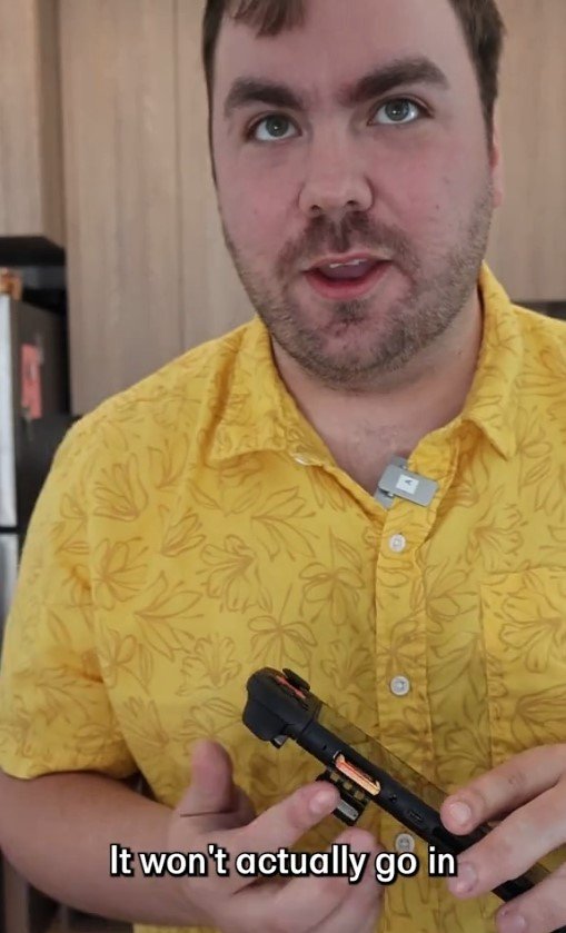 损坏的Switch2主机与卡带