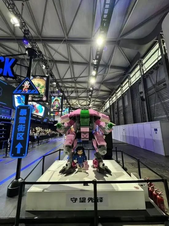  魔兽世界暴雪最大雕像展CJ震撼玩家